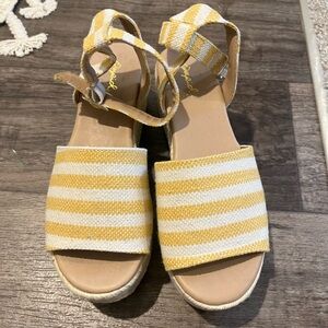 Women’s yellow and white stripped platform sandals. Never been worn size 8